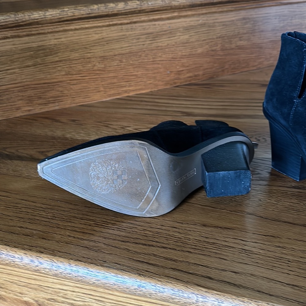 Suede black Vince Camuto booties - Picture 2 of 3